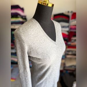 Gray V-Neck Women's Cashmere Sweater, Neiman Marcus, S